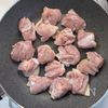 鶏肉×ズッキーニで簡単！【和風レモンバターソテー】の工程2