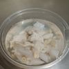 鶏むね肉がぷるっと柔らか!梅しそだれの水晶鶏の工程5
