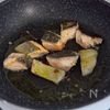 簡単コクうま！秋鮭の白だしバターパスタの工程2