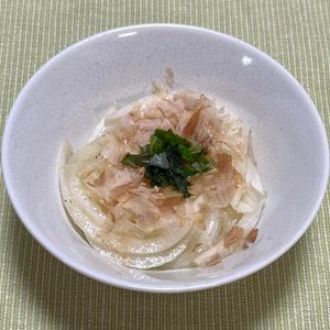 キャピタンの作ってみた!投稿(抱えて食べたい…！新玉ねぎスライスサラダ)
