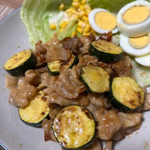 単身赴任おじさんの作ってみた!投稿(ご飯にもビールにも！豚バラとズッキーニのマヨポンソテー)