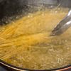 【和えるだけ！ブロッコリーとベーコンの和風パスタ】簡単絶品の工程1