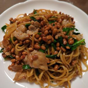 たりおの作ってみた!投稿(納豆嫌いもよろこぶ！納豆とニラのこんがり醤油焼きそば)