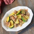 ボリューム満点♪豚バラ肉とズッキーニのめんつゆ炒め