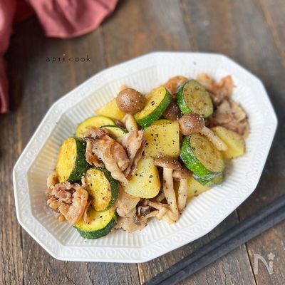 ボリューム満点♪豚バラ肉とズッキーニのめんつゆ炒め