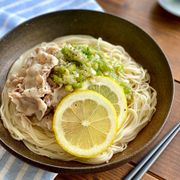 ごま油香るぶっかけ！【ネギ塩レモンの豚しゃぶそうめん】