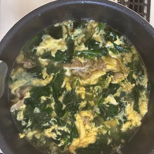 1461320の作ってみた!投稿(豚こまほうれん草の中華風ふわたまスープ)