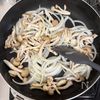 鮭としめじのクリーム煮♪とろ～り旨い！味付け1つで完結♡の工程3
