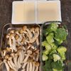 しめじとブロッコリーの鶏だし豆腐煮込みの工程1