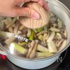 手羽元とほっこり栗のスープの工程3