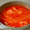 【ガーリックトマトチーズパスタ】ワンパン煮るだけ包丁いらないの工程1