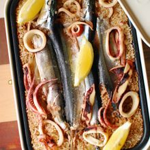 秋刀魚とイカの玄米パエリア。