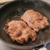【梅たれポン酢のポークソテー】焼いて絡めるだけ！の工程2