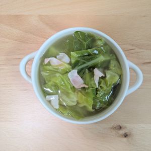 ゆいの作ってみた!投稿(【春キャベツとベーコンのスープ】柔らかな春のスープ♪)