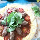 まろやかコクのカレーピザ！on簡単ハーブソーセージ