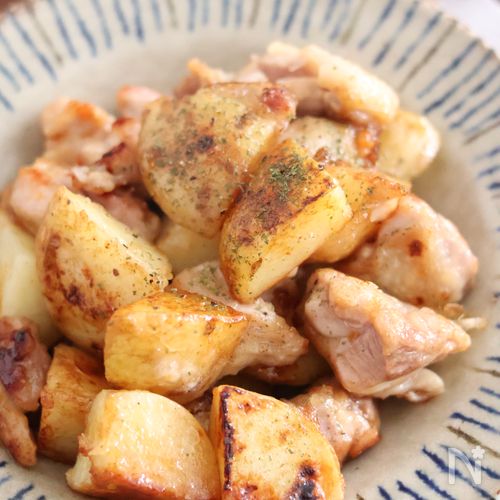 食べる手が止まりません‥新じゃがいもと鶏肉のバター醤油炒め