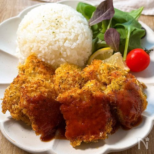 大満足の節約おかず♡【鶏むね肉のパン粉焼き】