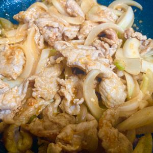 ゆかりの作ってみた!投稿(10分おかず♪コク旨【豚こまと新玉ねぎのみそ炒め】)