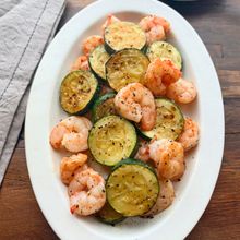 【ズッキーニとえびの白だしレモンペッパー炒め】ワンパンで簡単