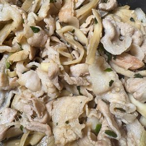 maroの作ってみた!投稿(【ほっこり簡単♪】豚肉ときのことほうれん草のすき焼き風煮)