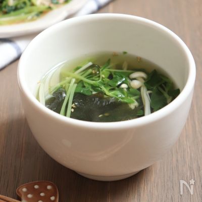 お出汁いらず。豆苗のお吸い物
