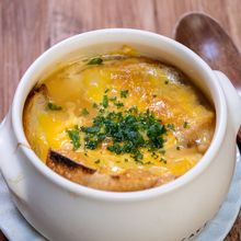 熱々を食べよう「オニオングラタンスープ」