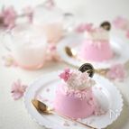 材料3つで鬼ラク！！
桜色が可愛い、いちごパンナコッタ