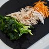 シャキシャキ食感が楽しい【ほうれん草と蓮根の和風ナムル】の工程1