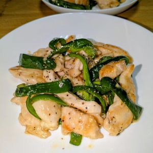 joe sanの作ってみた!投稿(ピーマンと鶏むね肉の《にんにく♡旨塩炒め》)