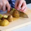 ３ステップで簡単◎フライパンで味しみ絶品肉じゃがの下準備