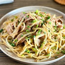 フライパンひとつ！豚肉ともやしのうま塩蒸し焼き