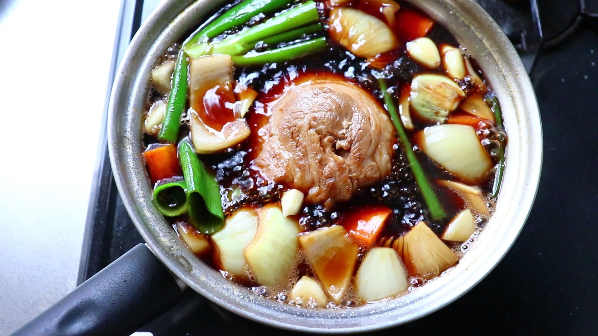 ラーメン 醤油スープ チャーシュー入り 2c7464099448c7f588b02de2153f91