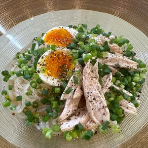 楽ラク手抜キッチン🐶🐾の作ってみた!投稿(蒸し鶏としらたきの鶏だし冷麺風)