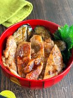 『うなぎのタレ1本で♪』豚肉と格子ナスのかば焼き丼