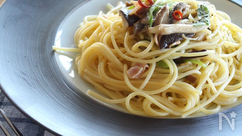椎茸とベーコンの和風ペペロンチーノ | レシピサイトNadia