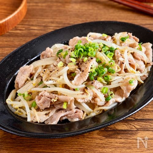 コスパ抜群！【豚こまともやしのうま塩蒸し】
