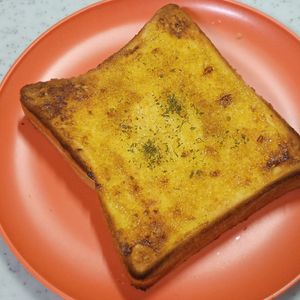 ひろりぃの作ってみた!投稿(【カレー風味が香ばしい！】マヨカレーのやみつきトースト)