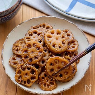 取り合いになる絶品副菜!焼いて和えるだけ【れんこんの甘辛】
