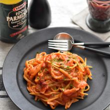 フライパンde濃厚美味♡豆苗とベーコンのトマトクリームパスタ