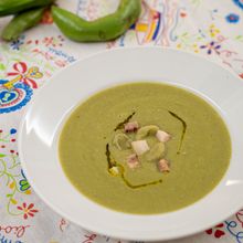 ポルトガル風 そら豆とコリアンダーのスープ