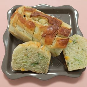 milkの作ってみた!投稿(【ホットケーキミックスで簡単】小松菜とコーンのチーズパン)