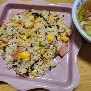 ナムディの作ってみた!投稿(【塩こんぶバター炒飯】ウインナーと卵で絶品炒飯!味付け簡単♪)