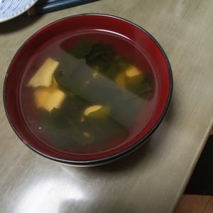 鶏皮坊主の作ってみた!投稿(【エリンギとわかめの中華スープ】パパっとヘルシー♪)