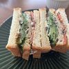 こむぎの作ってみた!投稿(スモークサーモンときゅうりのレーズンサンド)