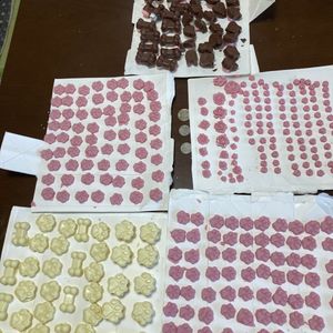 そら・ゆずの作ってみた!投稿(100均型使用♡2ステップde簡単！型抜きチョコ)