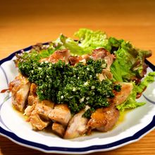 爽やかな風味が美味しい!チキンソテー・チミチュリソース