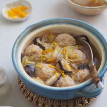ダブルスープで旨み倍増♡ふわふわ鶏団子の春雨スープ