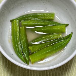 キャピタンの作ってみた!投稿(食べだしたら止まらない！ごま油香る♡オクラの旨だしレモン漬け)