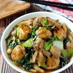 超ご飯に合う♪鶏団子と舞茸のオイスター炒め
