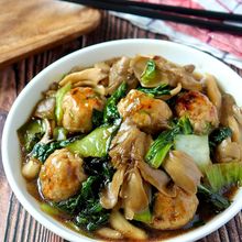 超ご飯に合う♪鶏団子と舞茸のオイスター炒め